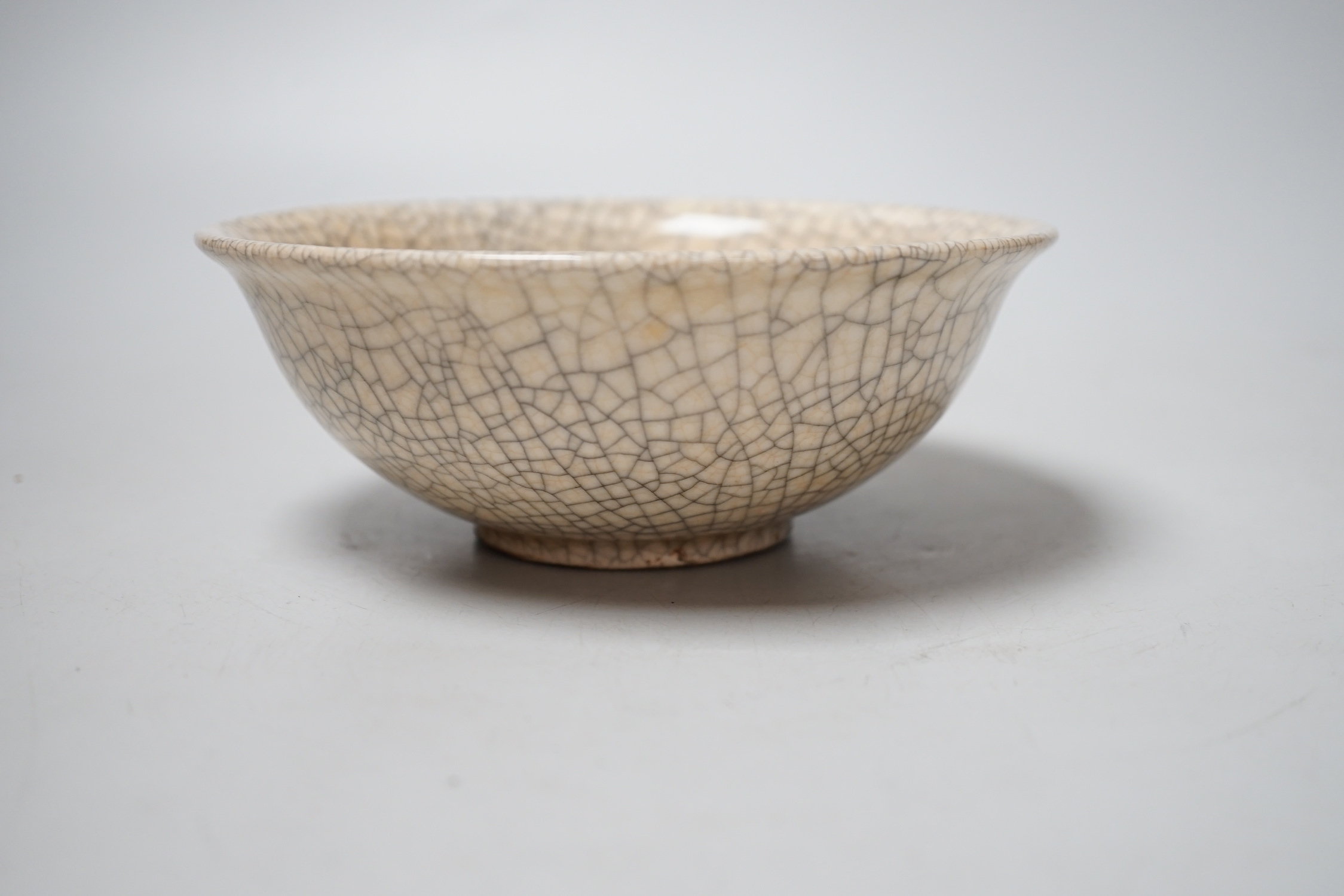 A Chinese crackle glazed bowl, 16cm diameter